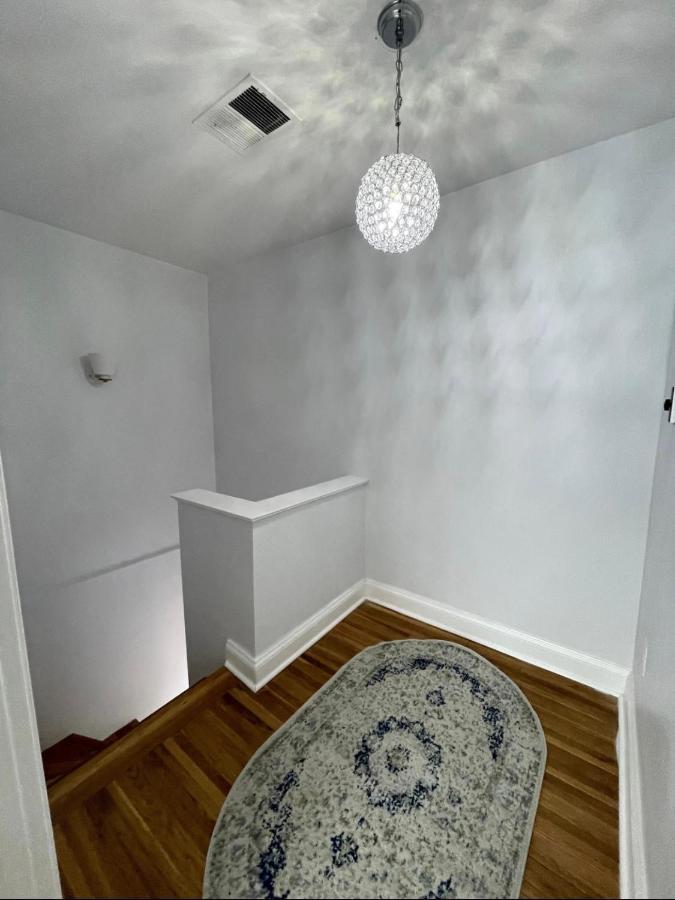 A Regal Retreat- Exclusive Parking, Prime Location Apartment *