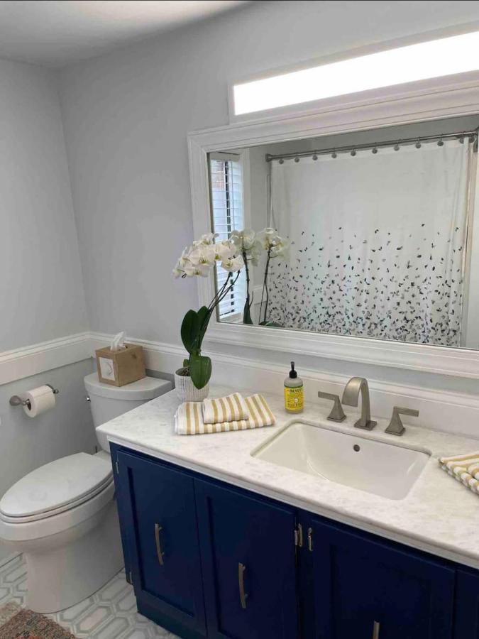 A Regal Retreat- Exclusive Parking, Prime Location * Philadelphia