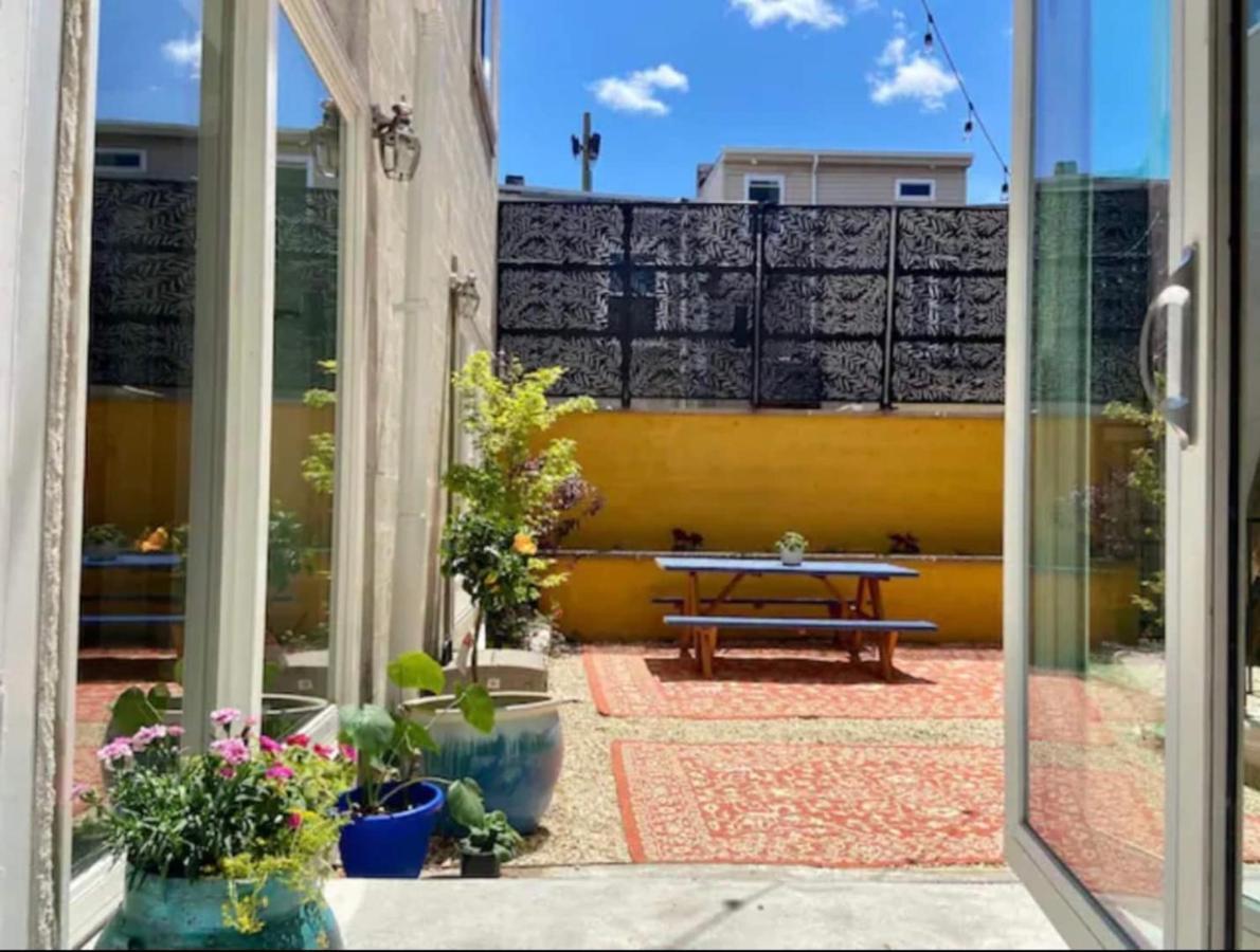 Apartment Spacious Oasis - Parking, Private Patio & Roofdeck *