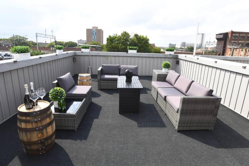 Yanne's Place - Roof-patio, Workspace, Cityview Apartment *