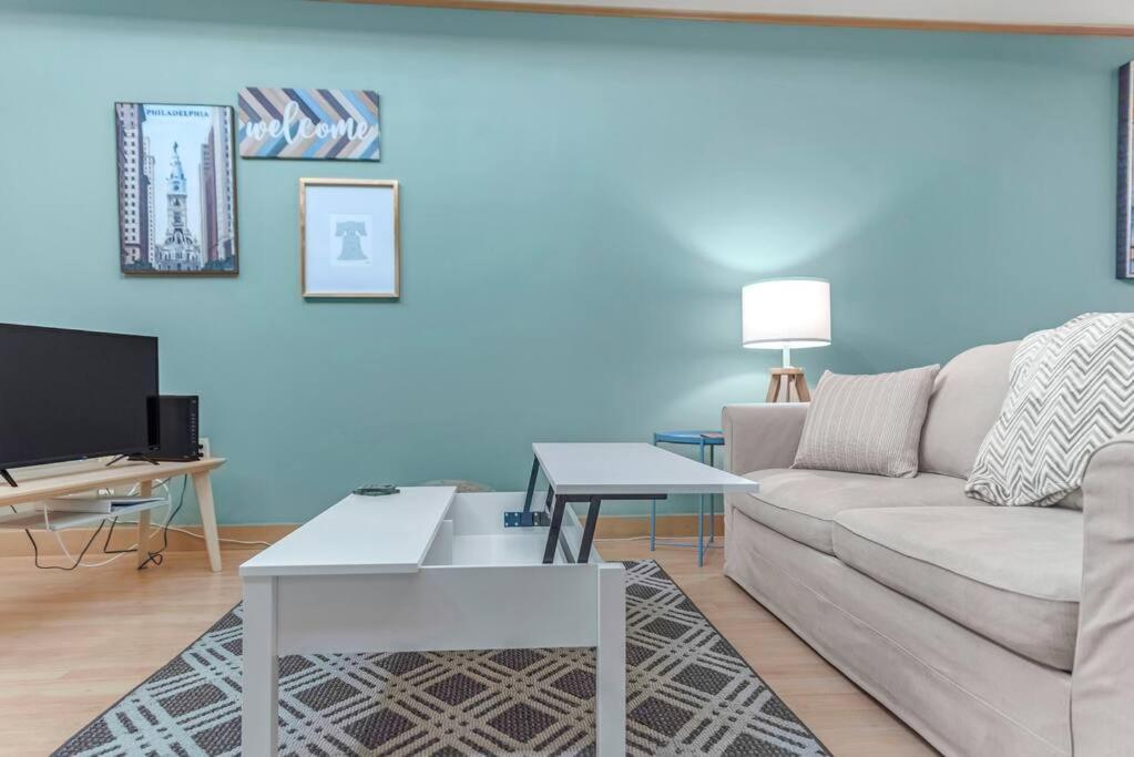 Heart Of Old City! The Liberty Room! Wifi/neflix Philadelphia