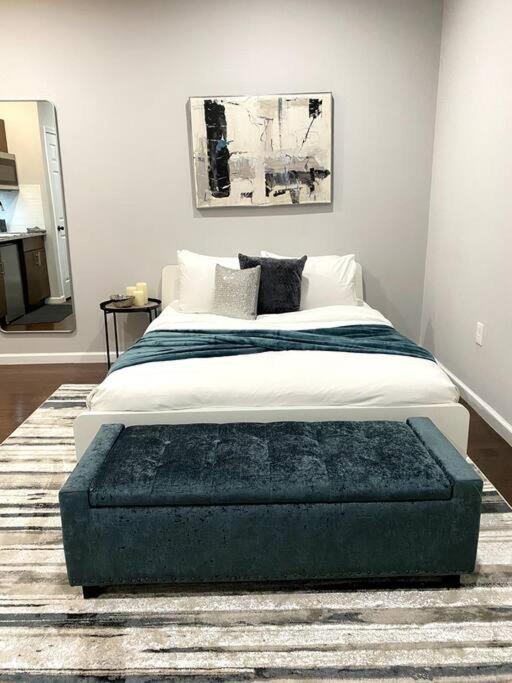 Apartment High Rise Gem Queen Bed Philadelphia