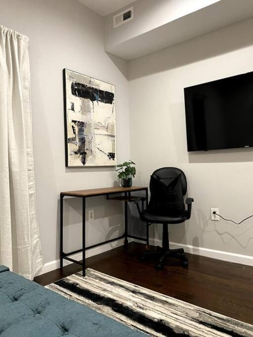 High Rise Gem Queen Bed Apartment
