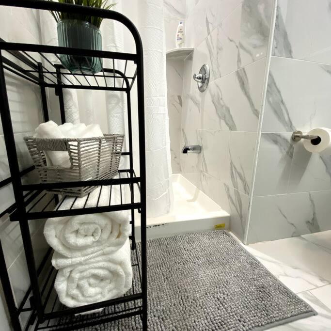 Apartment High Rise Gem Queen Bed Philadelphia