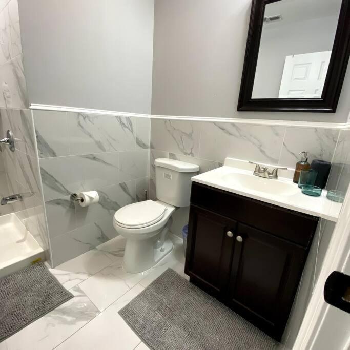 High Rise Gem Queen Bed Apartment