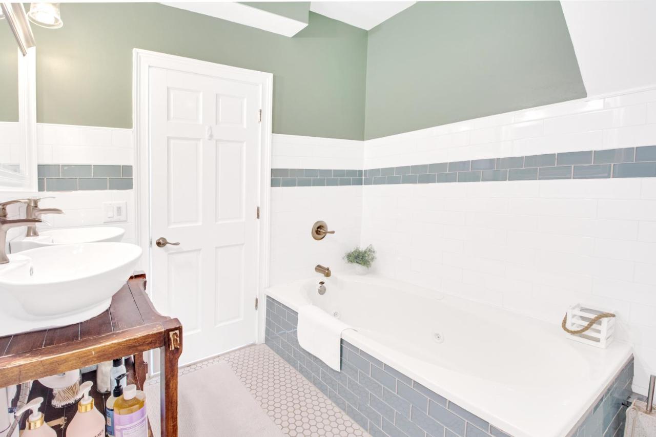 Spacious Oasis - Parking, Private Patio & Roofdeck Philadelphia