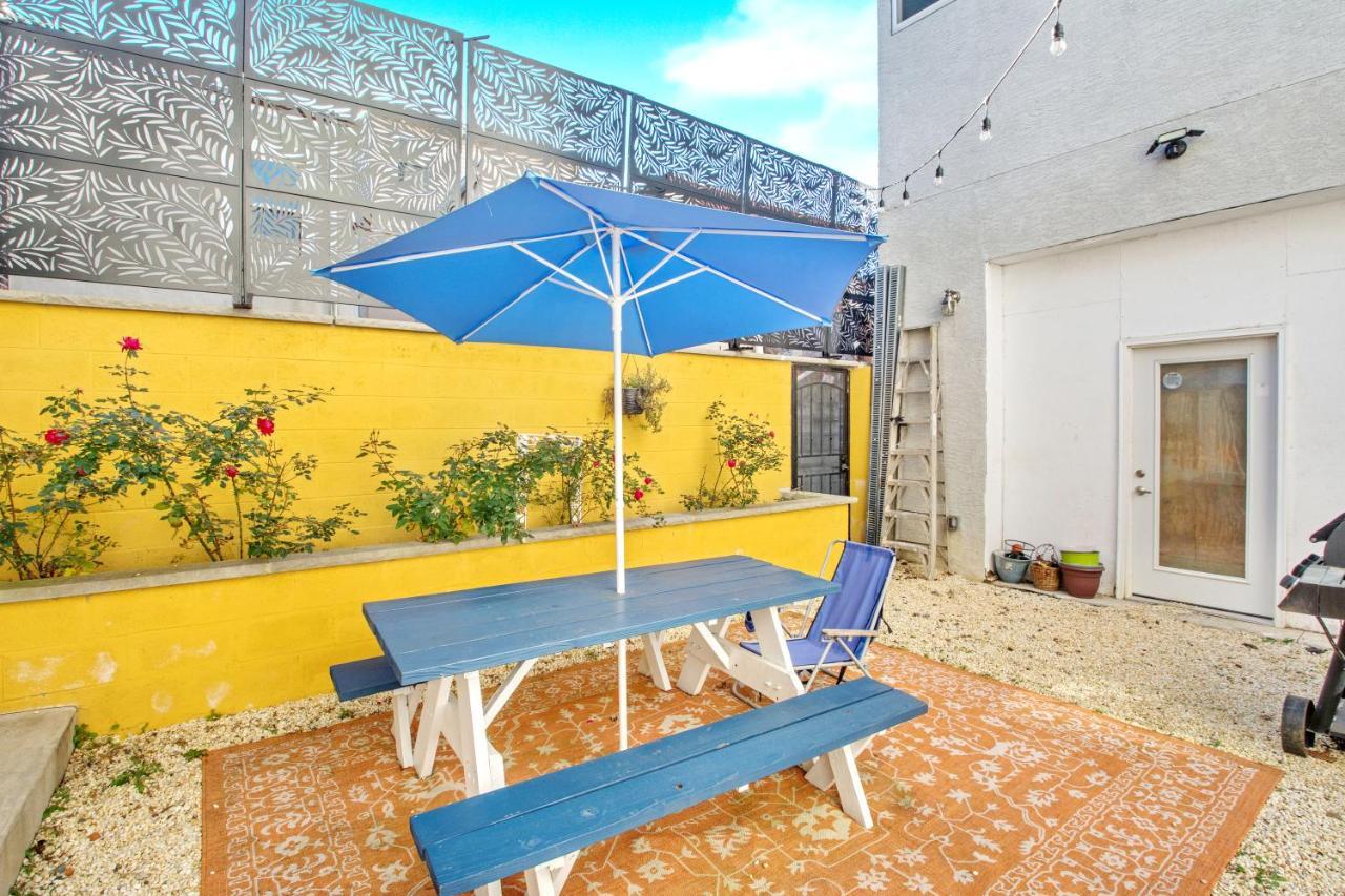 Spacious Oasis - Parking, Private Patio & Roofdeck Apartment *