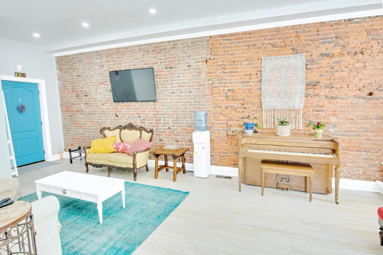 Apartment Spacious Oasis - Parking, Private Patio & Roofdeck