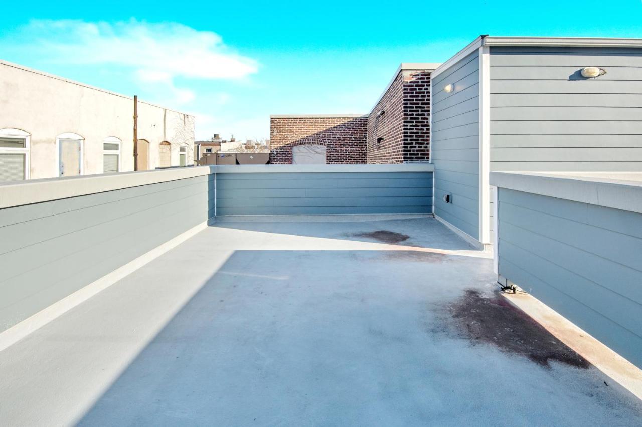 Apartment Spacious Oasis - Parking, Private Patio & Roofdeck *