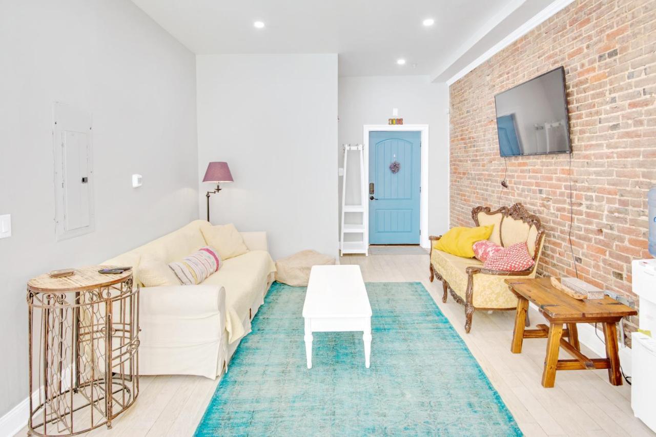 Spacious Oasis - Parking, Private Patio & Roofdeck Apartment *