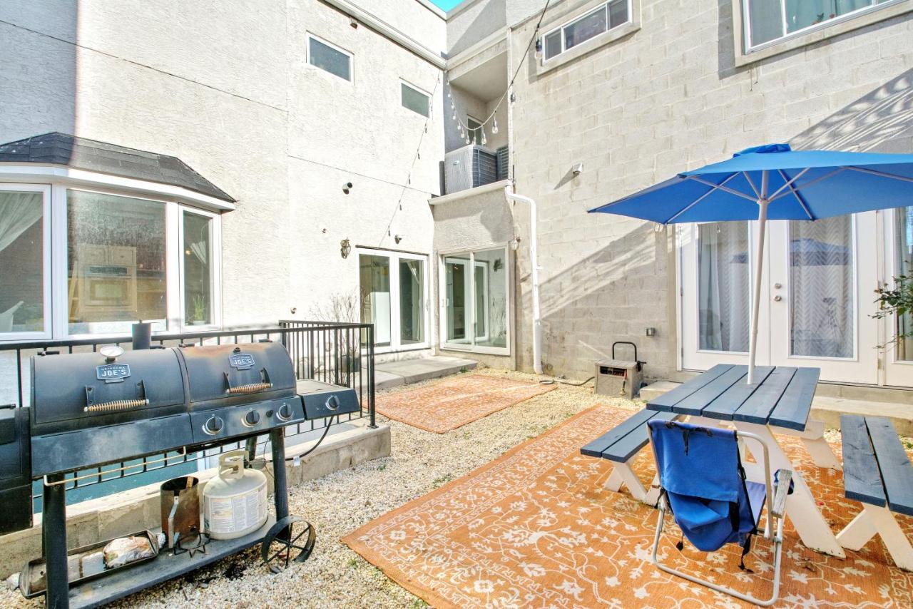Spacious Oasis - Parking, Private Patio & Roofdeck *