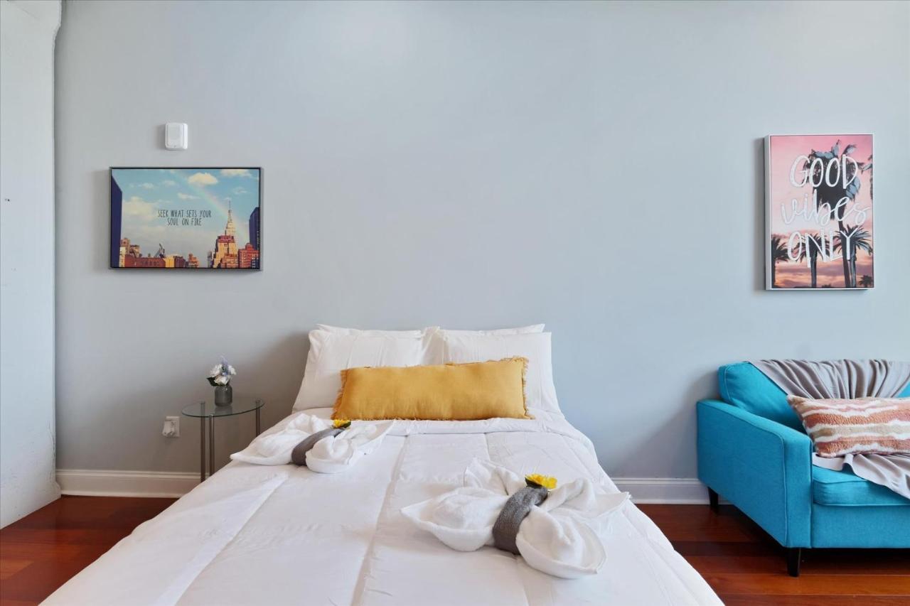 W Pool & Scenic Rooftop Apartment Philadelphia