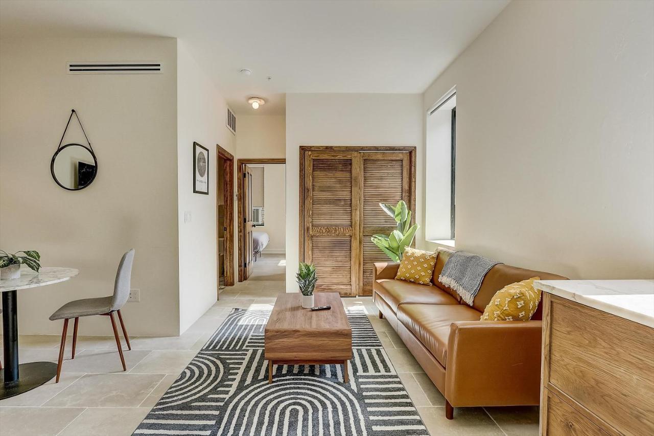 Frontdesk 313 South St Apts
