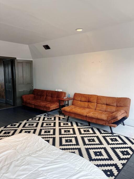 Apartment Northern Liberty C Artist 2 Bedrooms Apt & Loft Sleeps Up To 11 *