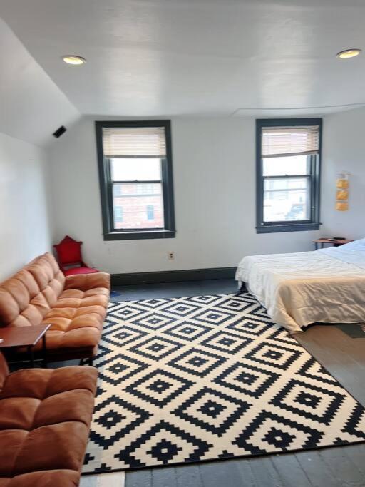 Northern Liberty C Artist 2 Bedrooms Apt & Loft Sleeps Up To 11 Philadelphia