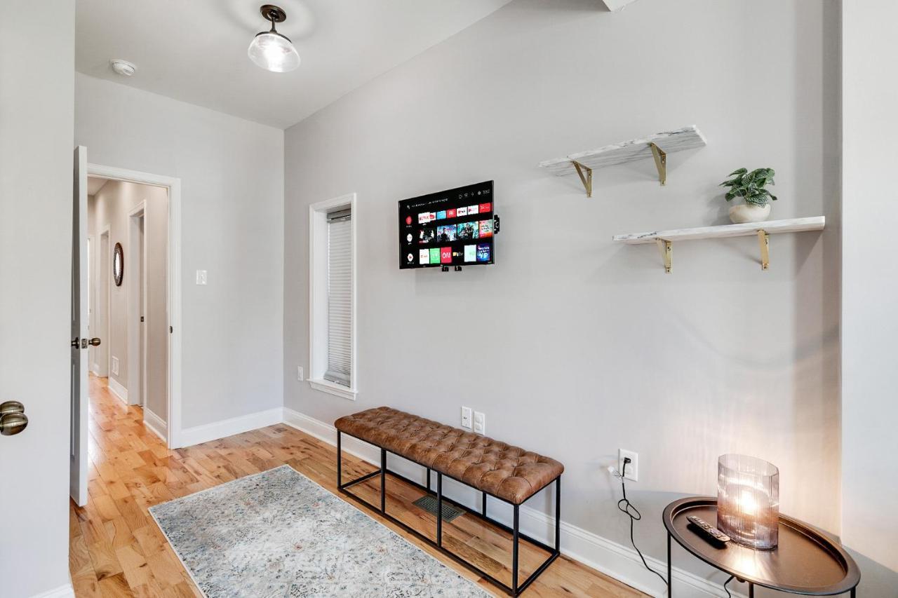 Trendy Fairmount Gem-5 Star Location, Roof Deck, Parking, Gr8 For Families Apartment