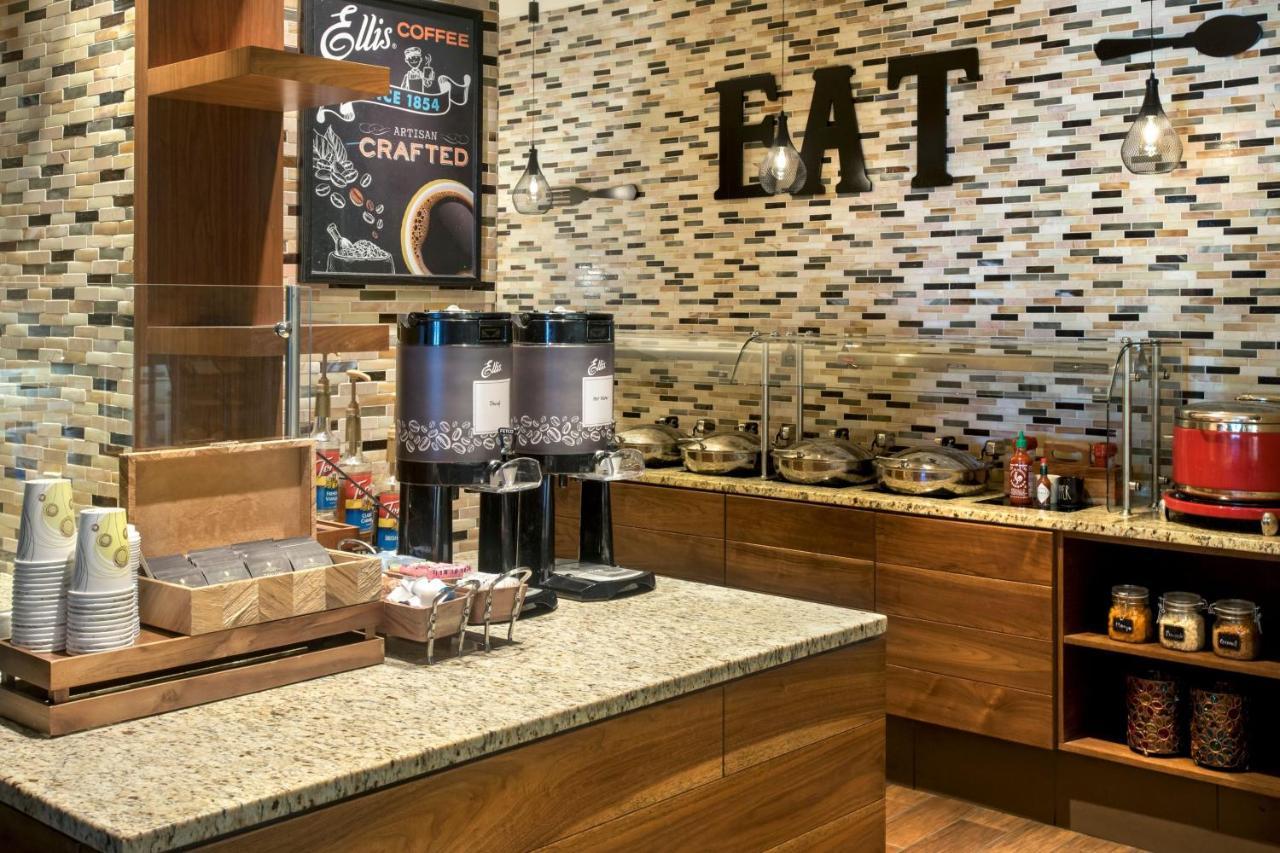 Airport Marriott Hotel 4*