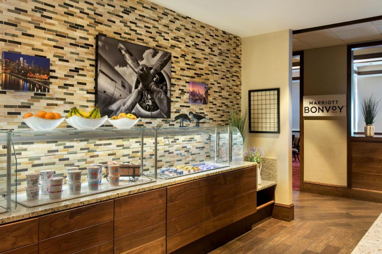 Airport Marriott Hotel 4*
