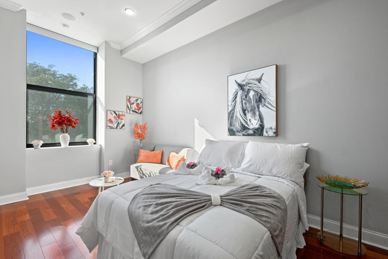W Pool & Scenic Rooftop Apartment Philadelphia