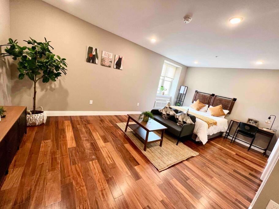 Apartment 402 Stylish Luxe At Center Self Check-in *