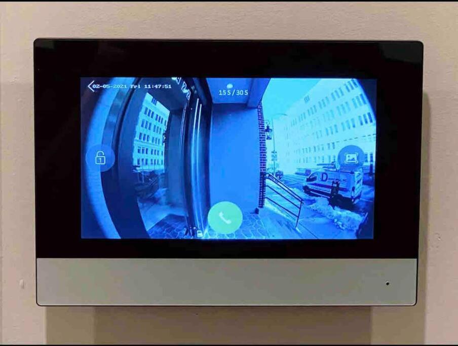 402 Stylish Luxe At Center Self Check-in *