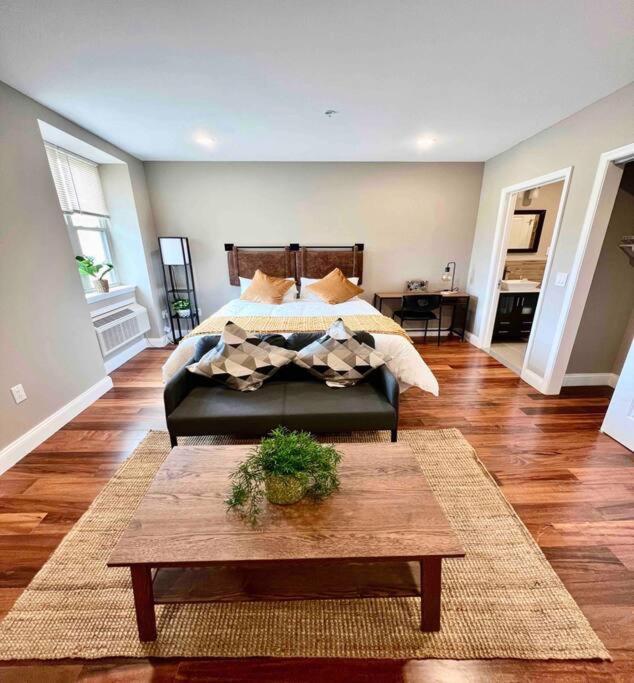 Apartment 402 Stylish Luxe At Center Self Check-in