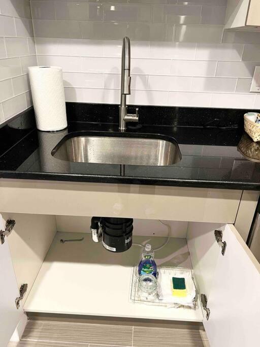 402 Stylish Luxe At Center Self Check-in * Philadelphia