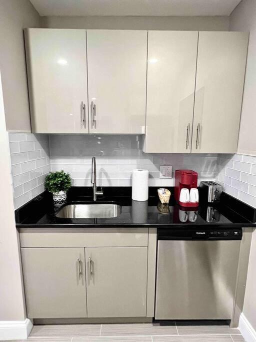 Apartment 402 Stylish Luxe At Center Self Check-in