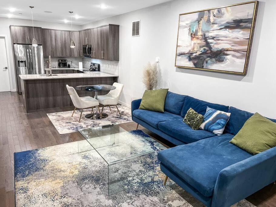 Yanne's Place - Dual-lounge * Philadelphia