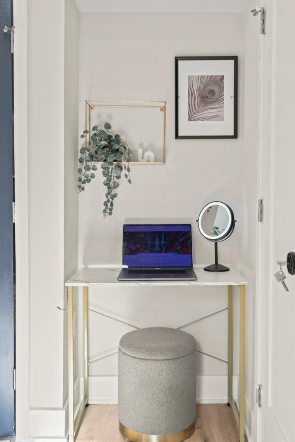1 Bedroom Passyunk Ave Stunner- Perfect Location *