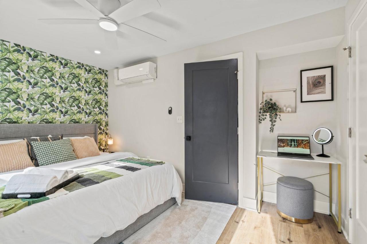 1 Bedroom Passyunk Ave Stunner- Perfect Location * Philadelphia