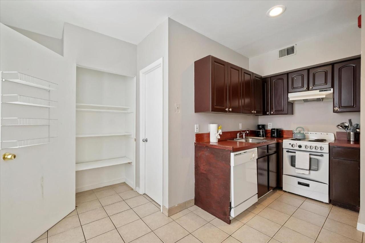 Apartment Cozy 1br W Deck Near Rittenhouse Philadelphia