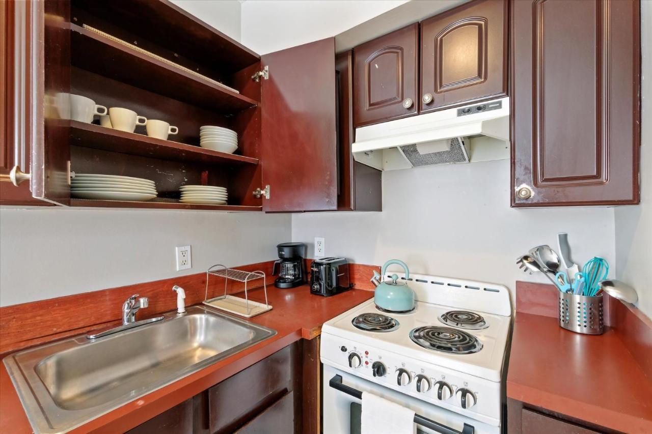 Cozy 1br W Deck Near Rittenhouse Philadelphia