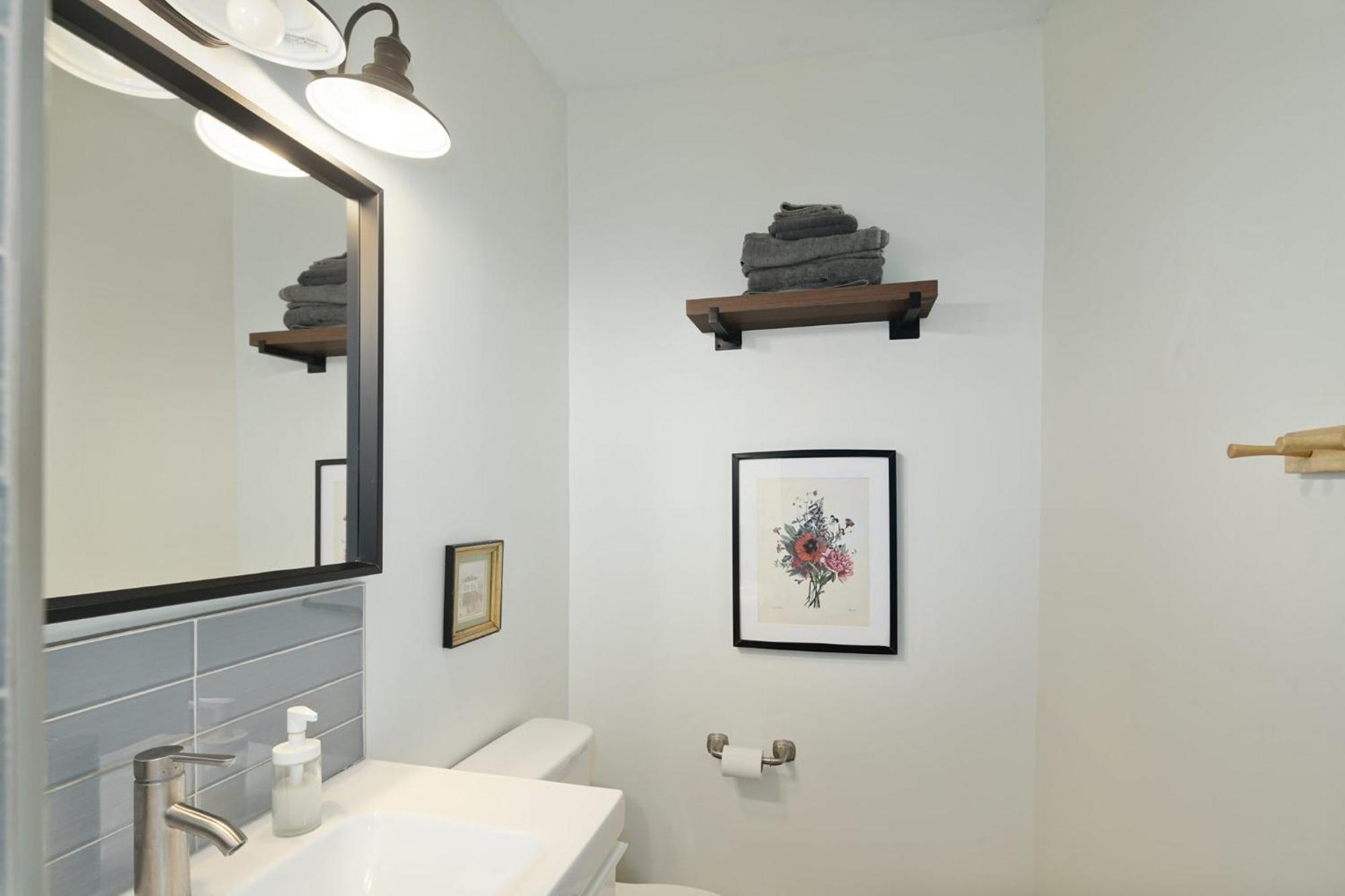 Stroll To Main St: 2br On The Park *