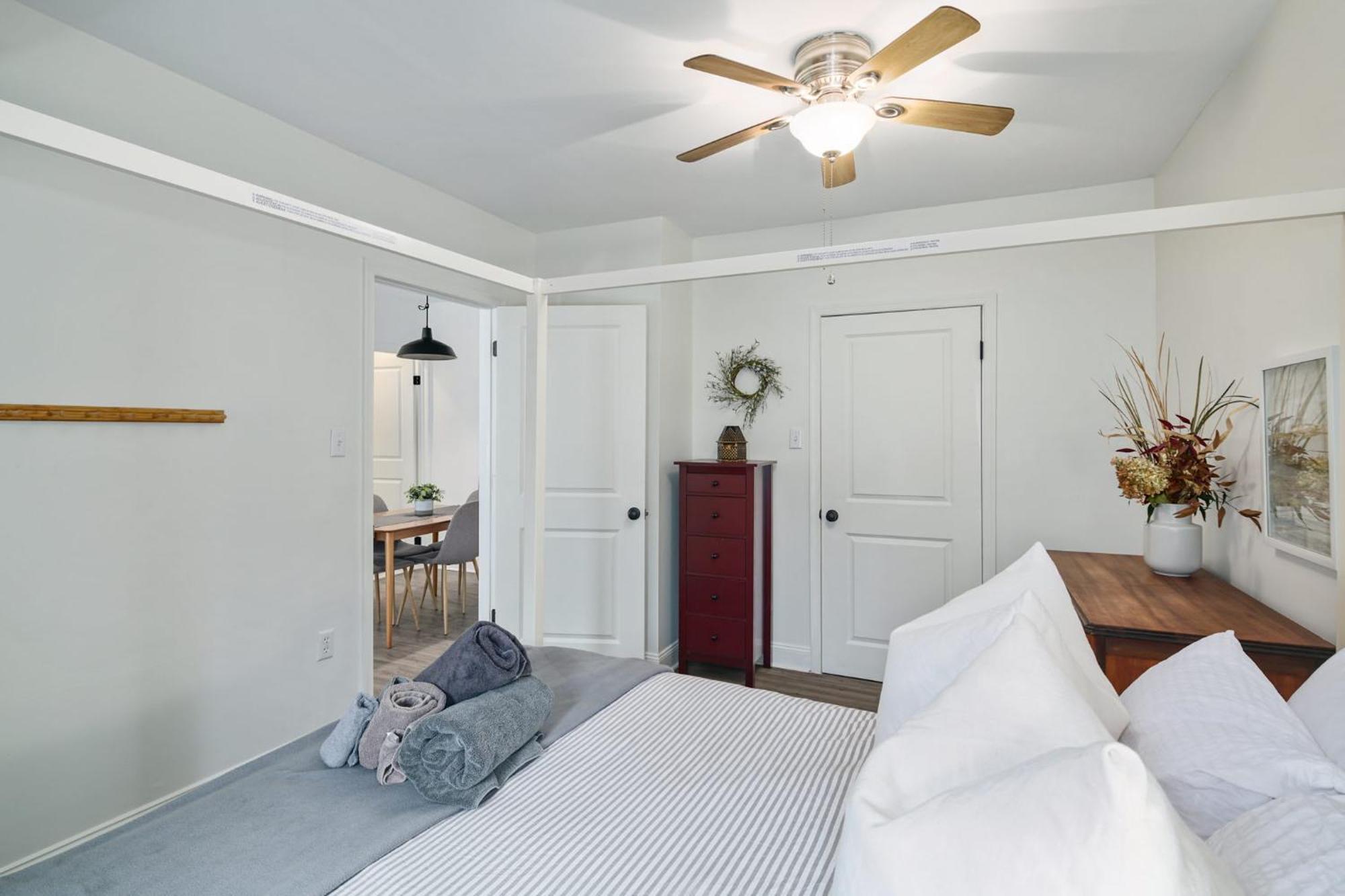 Stroll To Main St: 2br On The Park