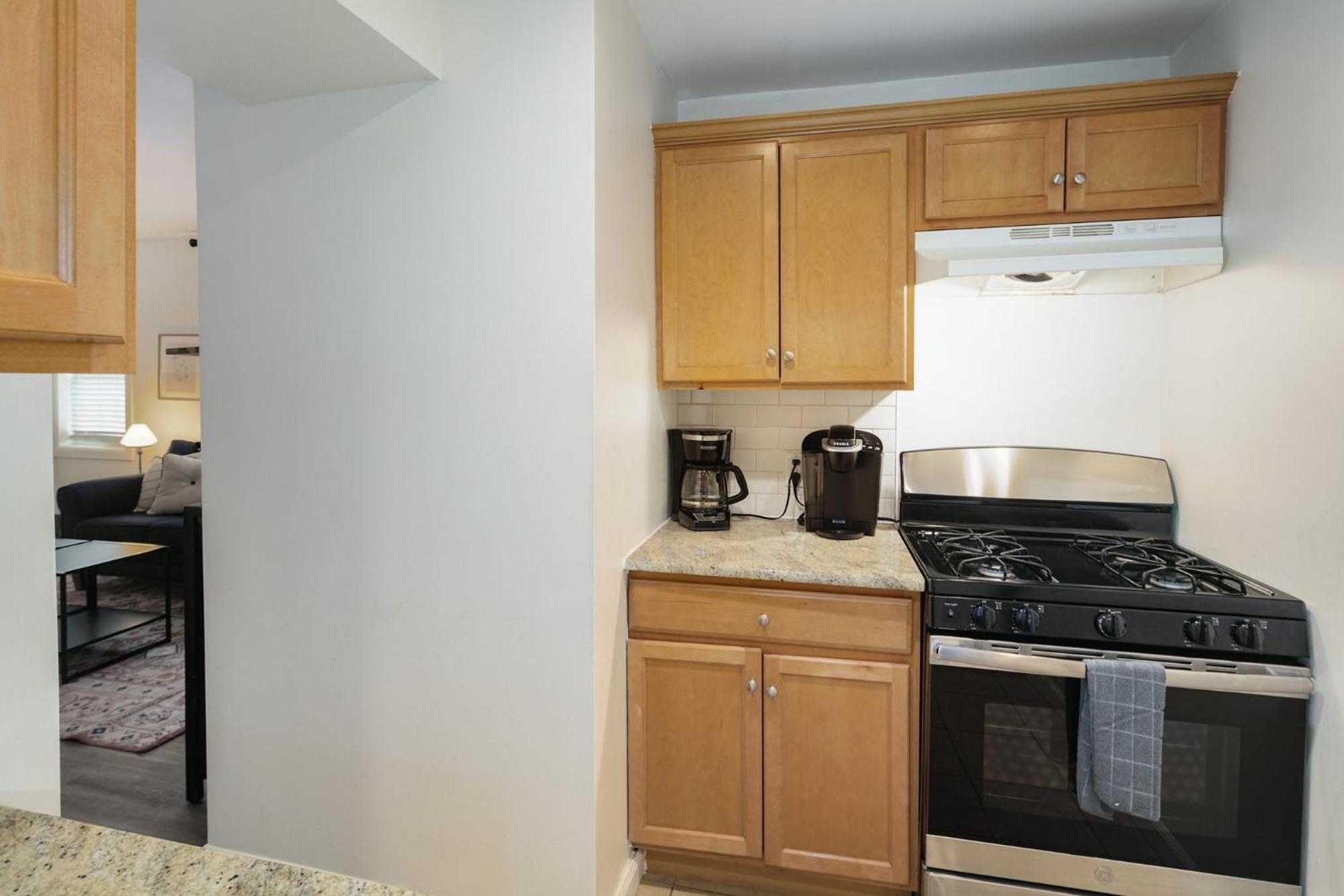 Stroll To Main St: 2br On The Park * Philadelphia