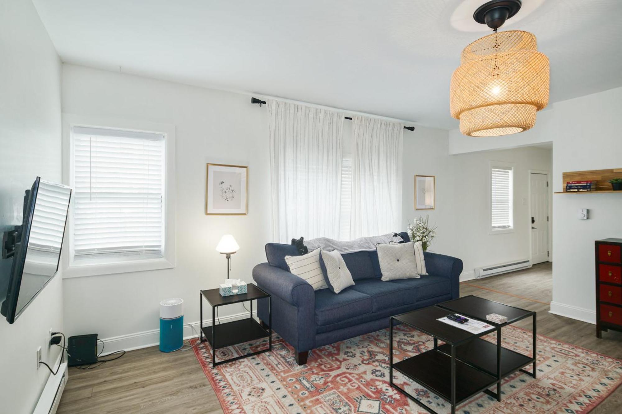 Apartment Stroll To Main St: 2br On The Park *