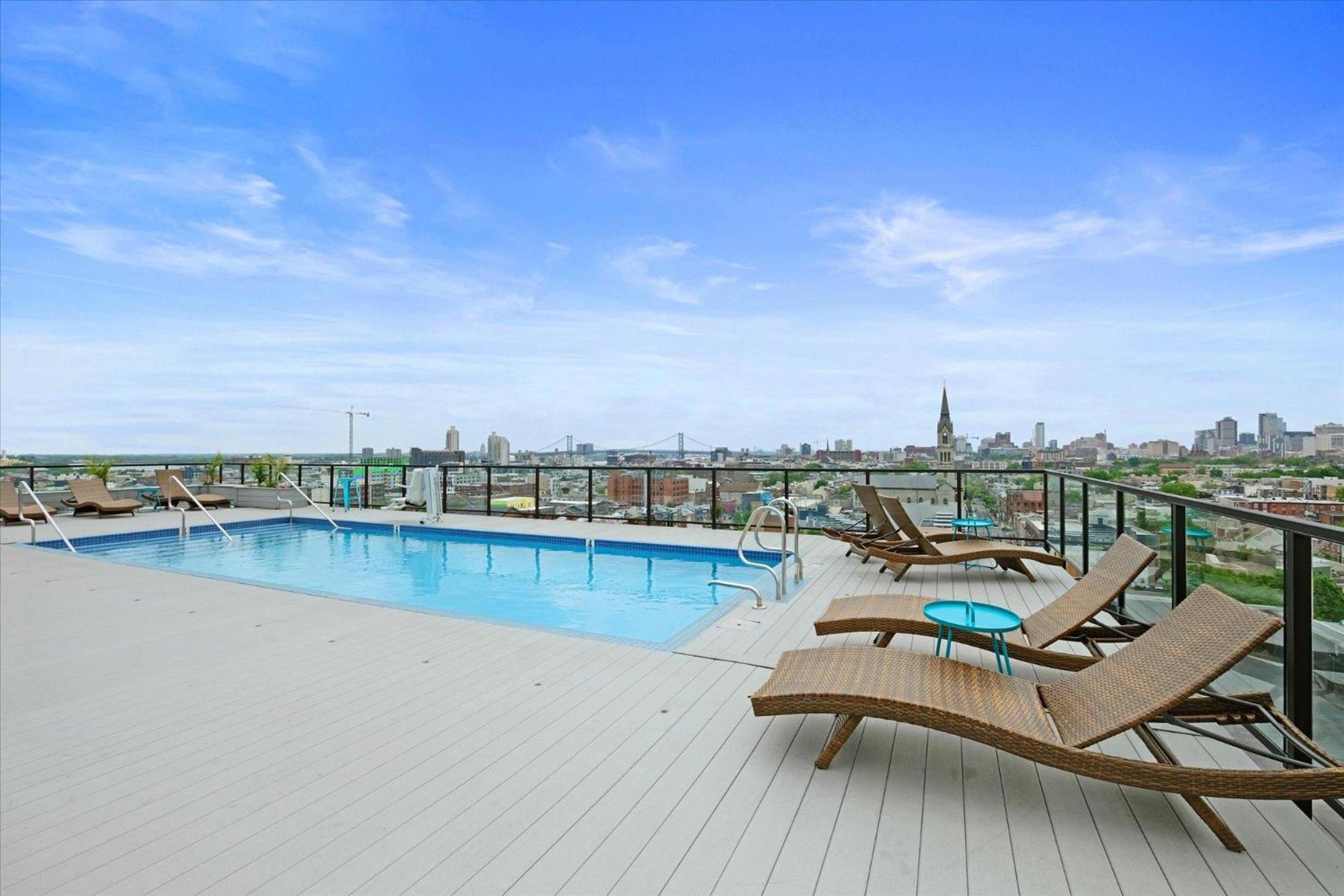 Luxury Near Center Apartment
