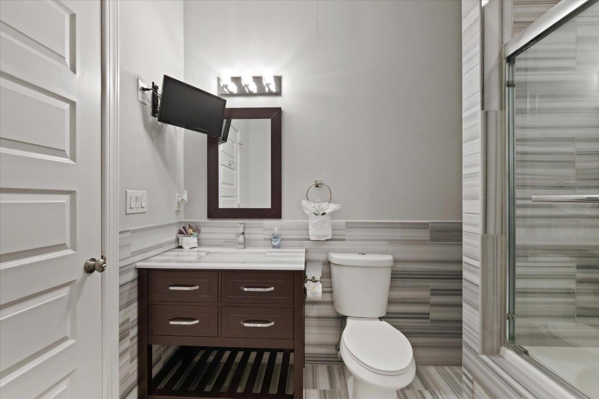 Luxury Near Center Apartment *