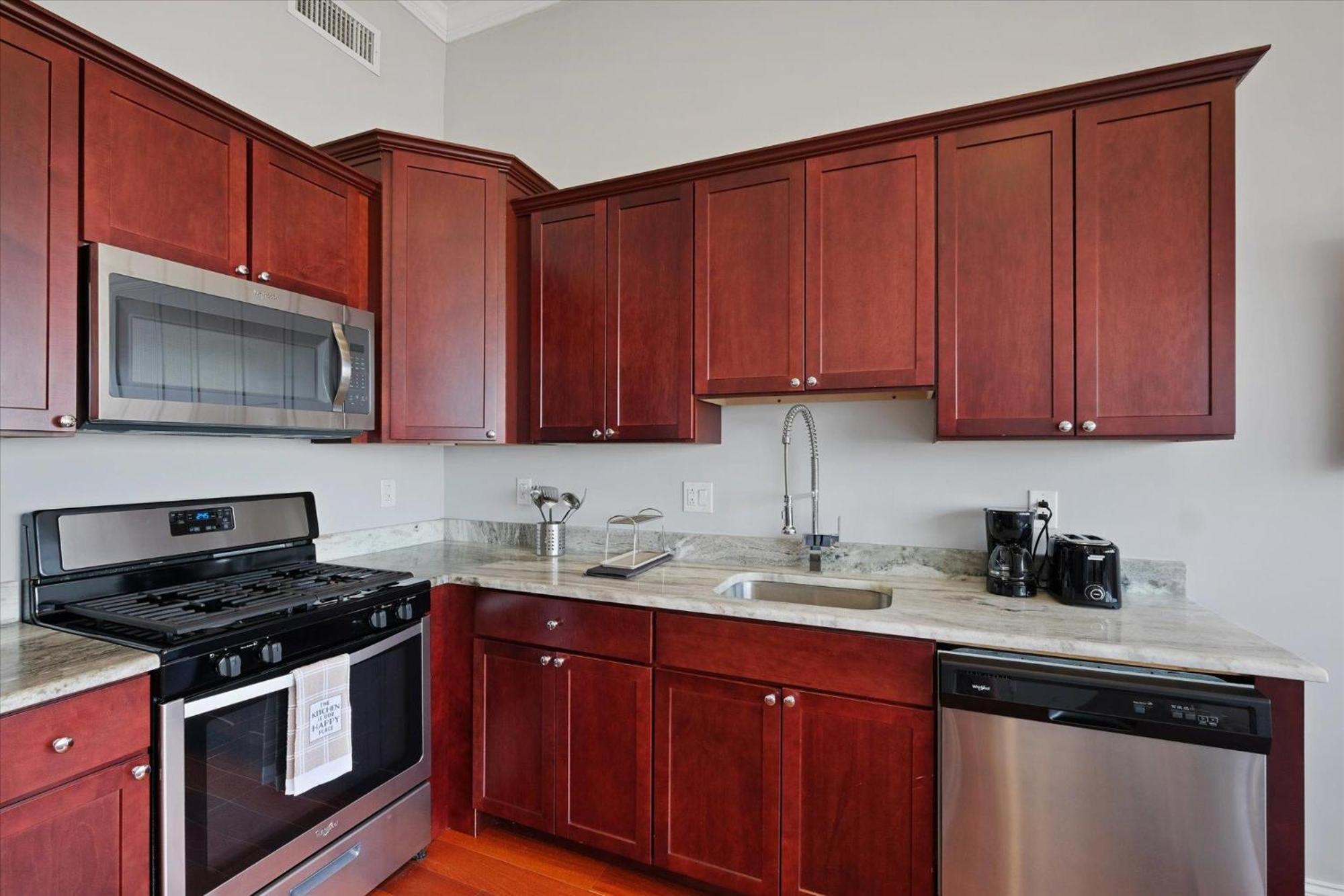 Luxury Near Center Apartment *