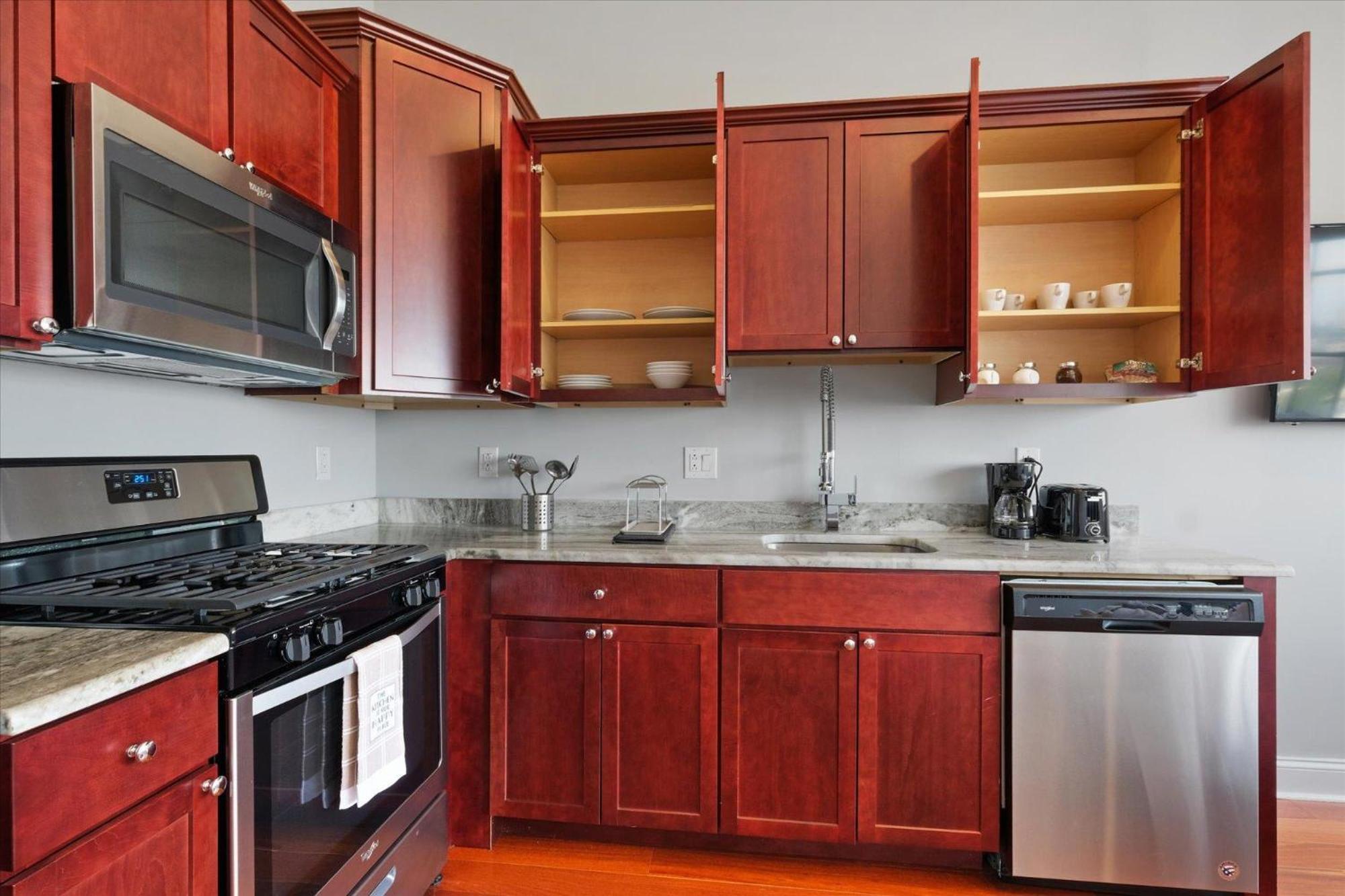 Luxury Near Center Apartment *
