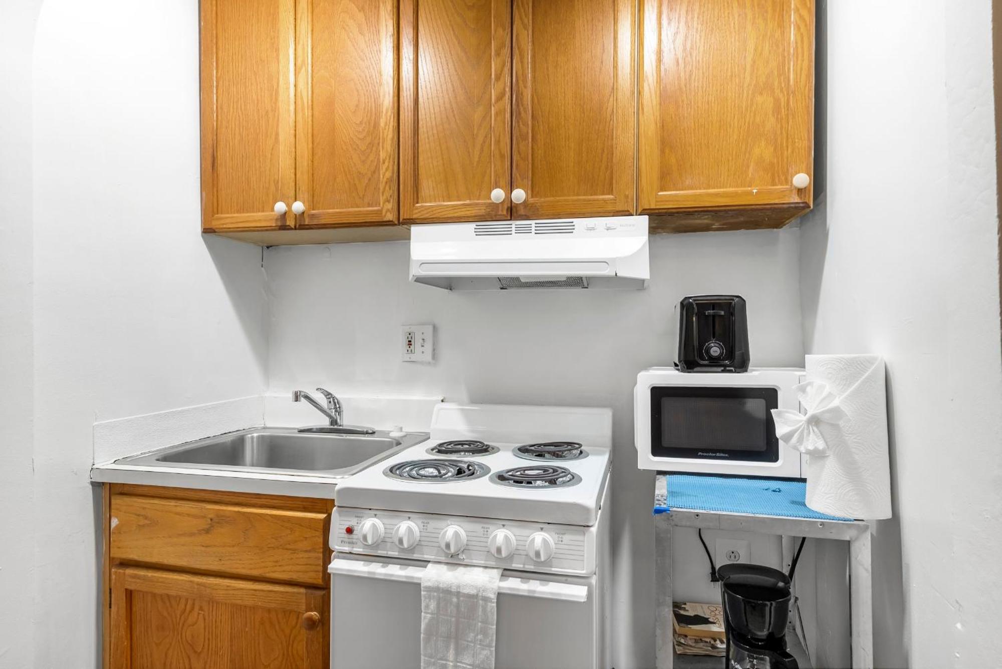 Prime Near Attractions Apartment *