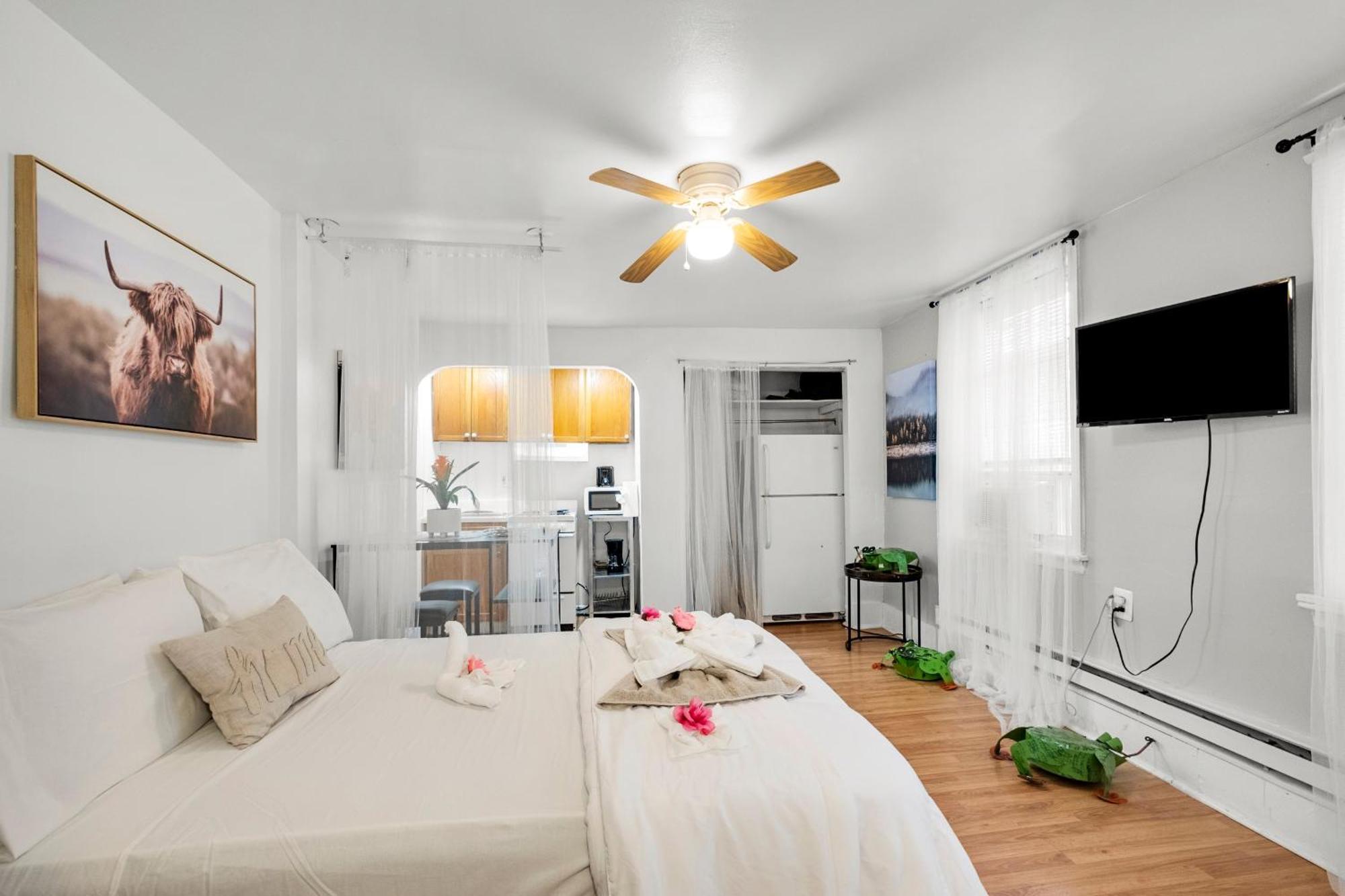 Prime Near Attractions Apartment *