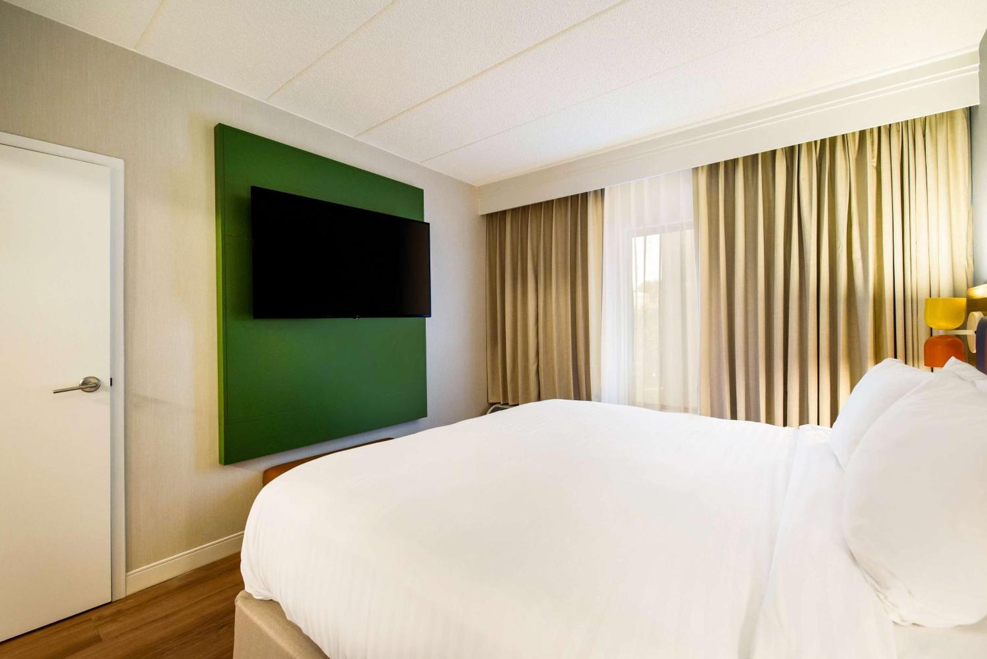 Sonesta Select Airport
