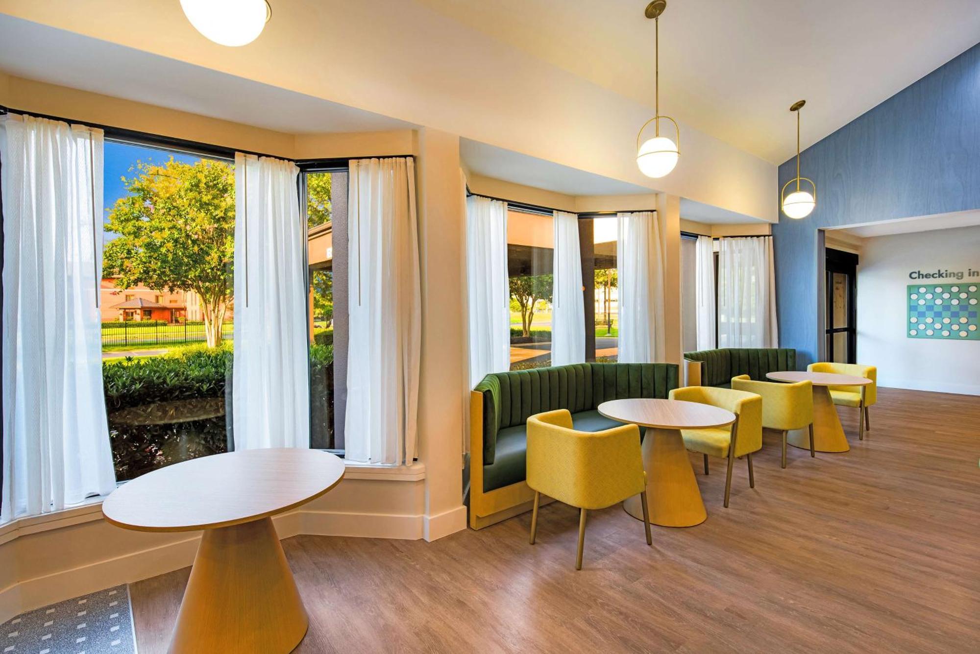 Sonesta Select Airport Hotel 3*