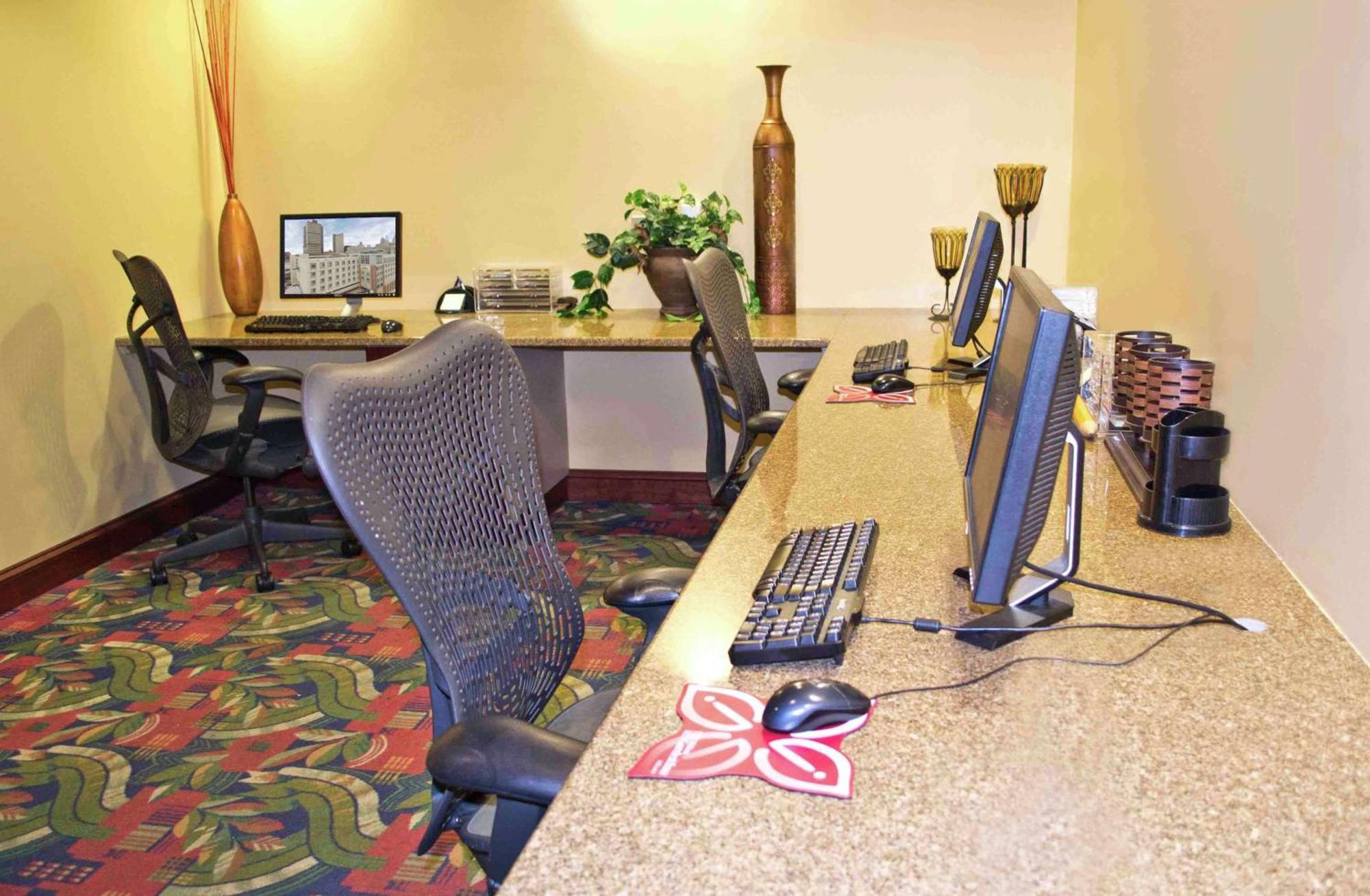 Hotel Hilton Garden Center 3*