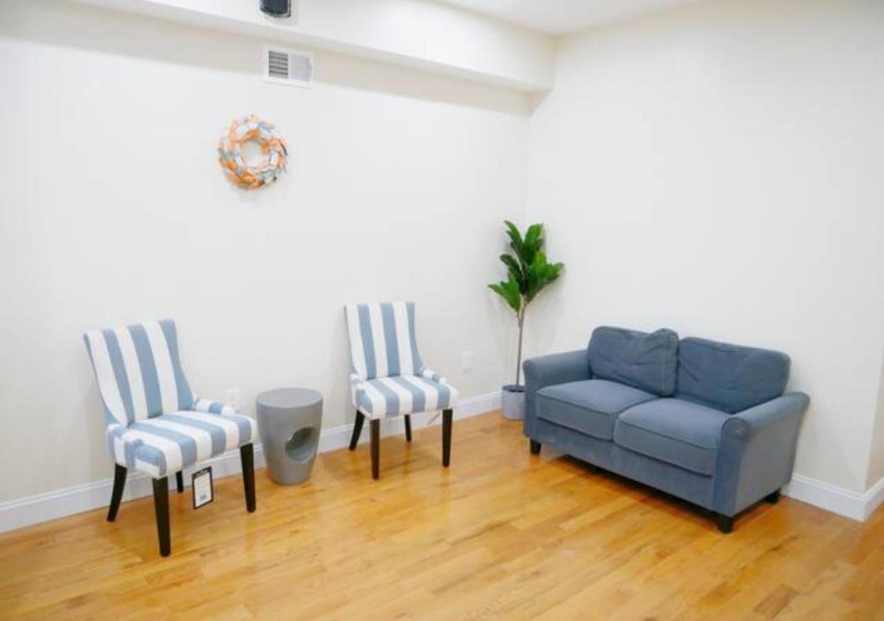 Newly Renovated Guest Near Transportation Guest house