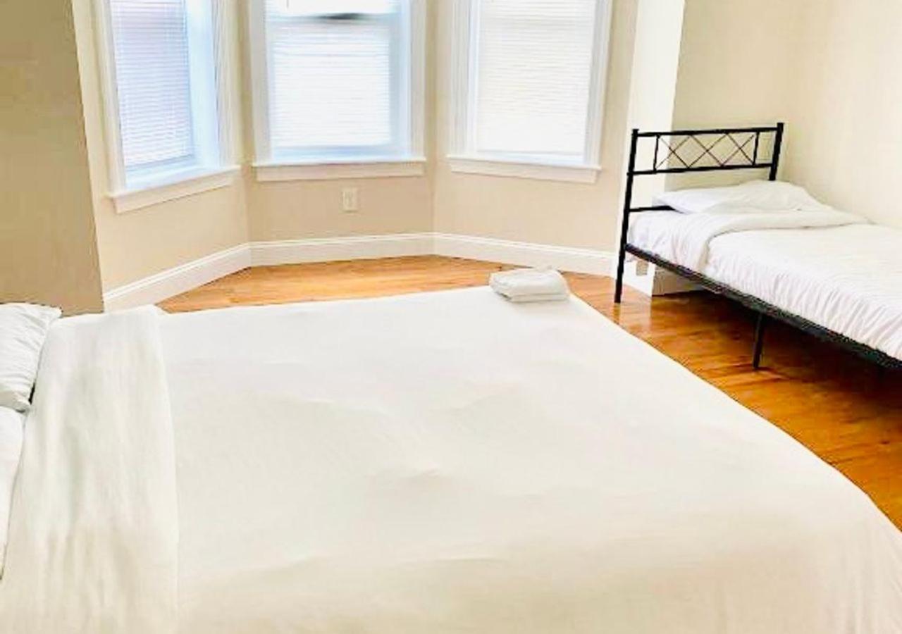 Newly Renovated Guest Near Transportation