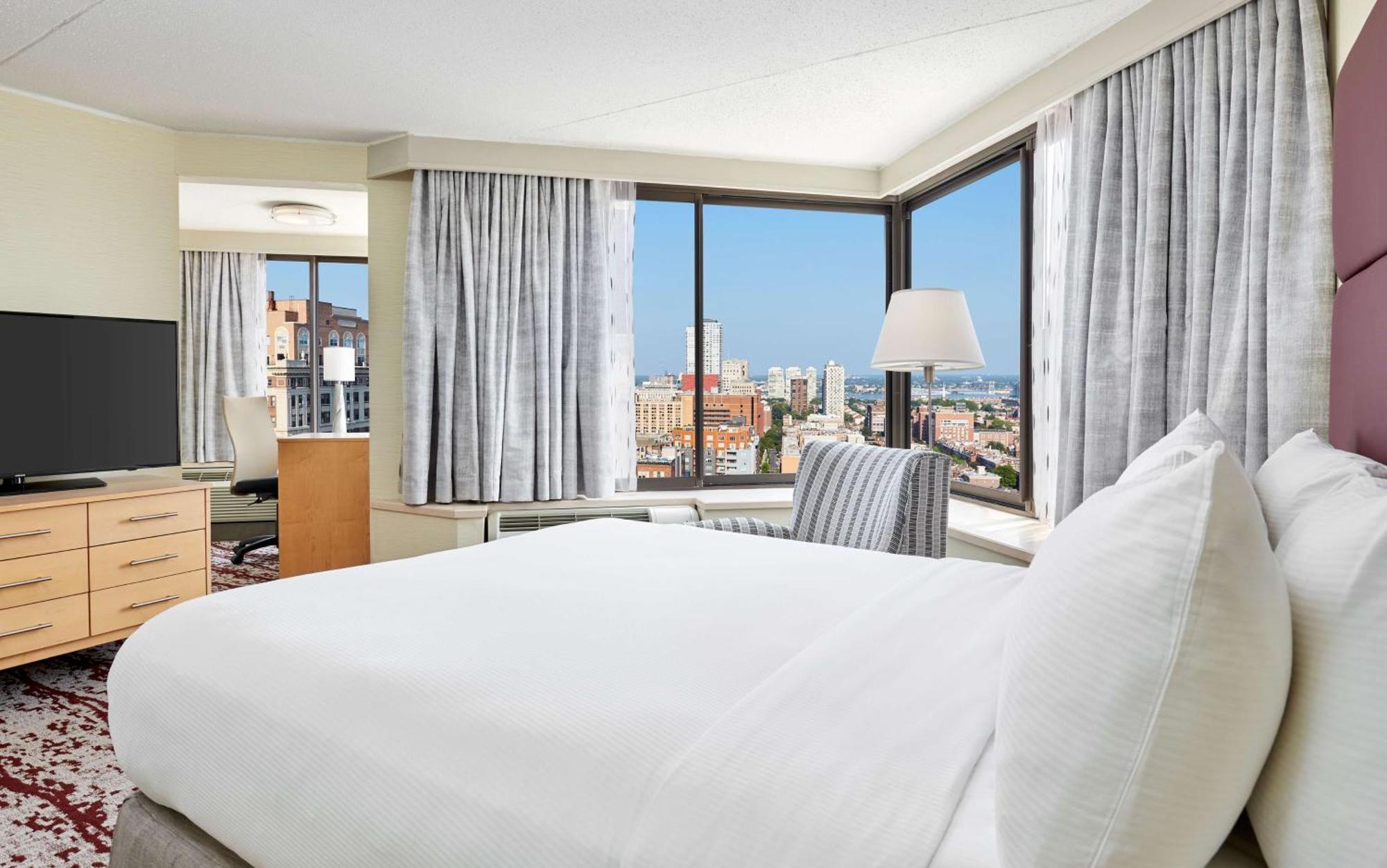 Doubletree By Hilton Center Hotel