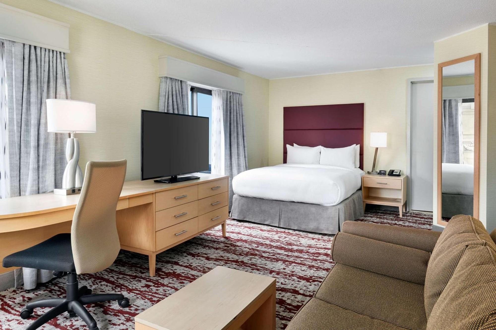 Doubletree By Hilton Center Hotel